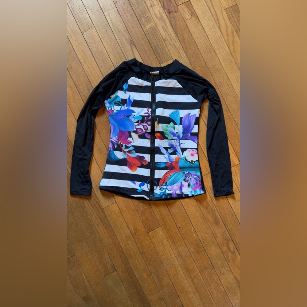 Striped floral beach surf zip up long sleeve women’s swim top size small